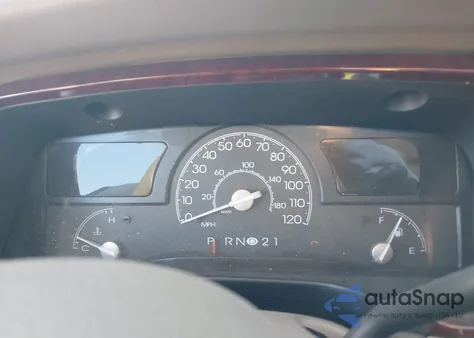 2004 Lincoln Town Car Ultimate from USA, damaged, VIN 1LNHM83W64Y677336